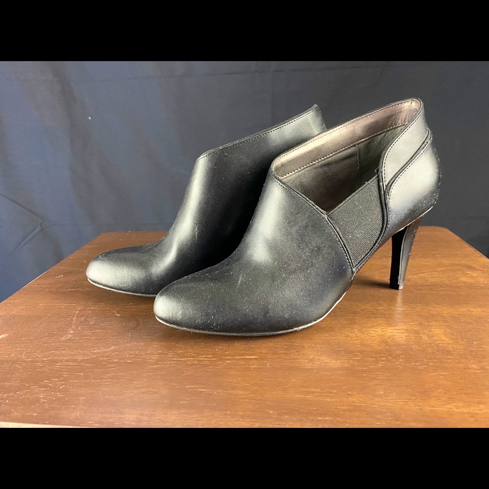 High heel black shoes